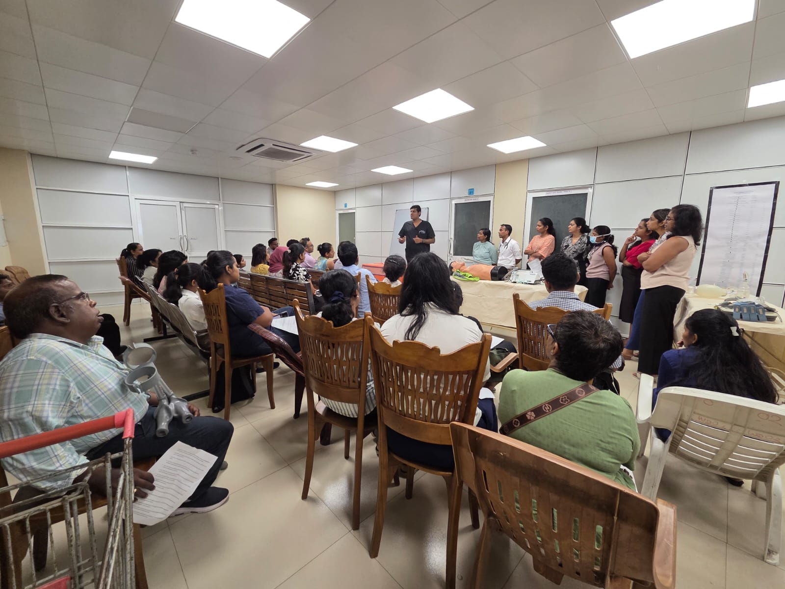 Combined interdisciplinary group attending teaching on shortness of breath and NIV basics